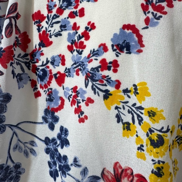 EUC Liz Claiborne Lightweight Floral Blouse in Eggshell - Picture 10 of 16